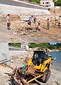 　縣府環保局、南竿鄉公所等單位昨天針對津沙澳口海漂垃圾展開清理工作，投入鏟裝車及近10位清潔隊員整天清理之下，首日就清理掉近8成的海漂垃圾，預估今天就能配合潮水完成清理。（圖／文：曹重偉）