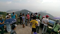 105年馬祖青年導覽解說員訓練營,最後一天的戶外導覽課程在北竿舉行,資深導遊李忠堅擔任講師。(圖/文:陳鵬雄)