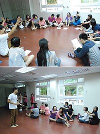 105年度即興劇紓壓工作坊以趣味遊戲方式教導鄉親紓壓秘訣,學員圍成一個圈,彼此分享不看圖畫紙只看對方徒手畫出的肖像畫成果。(圖/文:楊凱棻)
