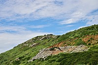 　東引南澳水岸碼頭等工程需要大量土石方回填，土石方資源堆置處理場的營建剩餘土石方終於等到再利用機會。（圖／文：陳其敏）
