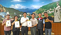 國民黨連江縣黨部昨天召開十九全黨代表座談會,中央黨部組發會副主任委員顏世一特別來馬參加,會後並在主委林滿正陪同下拜訪縣長劉增應,就黨產處理交換意見。(圖:連江縣黨部)