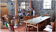 以漂流木為裝飾的牛角「拾木民宿」13日開張。(圖:本報編輯部)