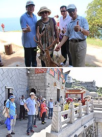 基隆市長林右昌及市府團隊昨天上午登大坵島餵食梅花鹿,島上幽靜及無敵海景也讓眾人讚不絕口。(圖/文:吳嘉榮)