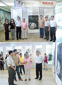 　上圖：兩岸名家書畫展昨日下午於民俗文物館舉辦開幕典禮，特別邀請基隆市長林右昌、縣長劉增應、議長張永江及4位兩岸著名書畫家擔任開幕嘉賓。下圖：北京黃冑美術基金會副秘書長楊秀坤向貴賓介紹自身創作理念。（圖／文：楊凱棻）