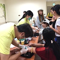 陸客往返馬祖便利後,3天2夜行程中陸客結伴利用半天時間至縣立醫院自費精緻健康檢查。(圖:連江縣衛生局提供)