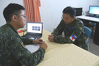 圖右為一兵傅偉志