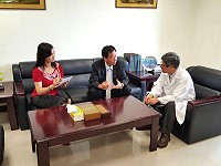 議長張永江與衛生局長謝春福1日針對離島醫療、日間照護服務研商解決方案及意見交換,以及東引鄉親反映東引衛生所8月31日急症鄉親留觀於舊野戰醫院提出檢討說明,以平息民怨。(圖:連江縣議會提供)
