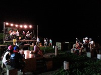 東引東海雄風人文園區,結合「佐安薇」+「Niam Niam」+「PC全球定位裝置」三個不同表演團體,營造動漫音樂的聽覺饗宴。(圖/文:陳其敏)