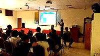 台電馬祖區營業處推廣環保酵素製作5日東引場活動,透過現場講解介紹及示範,鄉親體驗節能、環保落實在日常生活中。(圖:台電馬祖區處提供)