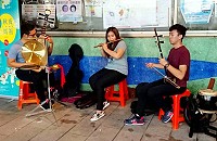 　秋夜馬祖音樂饗宴，繼續登場的是國樂浪花三重奏，年輕音樂家展現吹、拉、彈、打多元才藝。（圖／文：陳其敏）