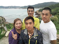 　上兵徐偉倫(圖右)9月於夫人村與家人合影。(圖／文：陳又傑)
