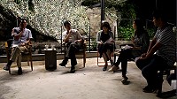 津沙55據點青年民宿20日第1場公共論壇「誰來55?」青年返鄉不返鄉?劉增應與馬祖青年對談。(圖/文:吳嘉榮)