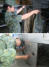 (上圖)冬季防寒大衣檢整。(下圖)檢測配膳台保溫功能。(圖/文:陳又傑)