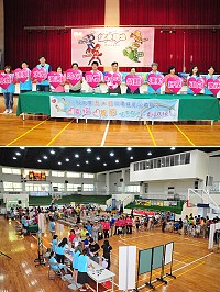推動心理健康網1年有成,連江縣衛生局特舉辦105年度心理健康促進記者會及闖關宣導活動,縣長劉增應與來賓手持標語一起呼口號。(圖/文:曹重偉)