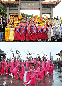 媽祖在馬祖昇天祭祭祀大典盛大登場,由縣長劉增應擔任主祭,大典流程仿古禮進行,場面莊嚴隆重,結束後特別合影留念;會場中由中正國中女學生演出「四佾舞」,曼妙舞姿亦是場中焦點。(圖/文:曹重偉)