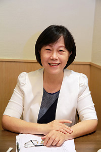 縣府家庭教育中心將於22日14時於縣府地下一樓簡報室辦理「親職教育-學習,讓我們成長」活動,邀請到知名散文作家廖玉蕙教授擔任主講人,演講主題為《聽見孩子的聲音—談親職教育新觀念》,歡迎軍民鄉親踴躍參加。(圖:教育局提供)