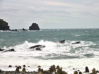 　受東北風增強影響，東引沿海風浪強勁，看不到任何漁船作業。（圖／文：陳其敏） 
