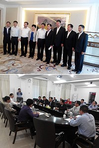 劉增應、陳雪生、張永江等一行12日與大陸連江縣人民政府會談(下圖);13日拜會福州人民政府由福州市代市長尤猛軍(上圖左5)會面,就擴大兩岸小三通旅遊範圍、黃岐航班增加提出討論及意見交換。(圖:連江縣政府提供)