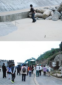 　遊客絡繹不絕前往津沙海灘參觀，但港邊的鋼筋突出卻可能造成遊客受傷，工務局表示已通知廠商前往處理。（圖／文：楊凱棻）