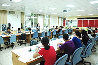 　連江縣105年度特殊教育專業培訓研習昨日登場，邀請社團法人台北市學習障礙者家長協會理事長郭馨美擔任講師，提升大眾對於特殊教育及學習障礙學生的認識和關注。（圖／文：楊凱棻）