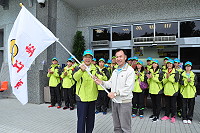 　105年全民運動會今日登場，縣長劉增應為地區代表隊授旗，希望他們爭取佳績，為家鄉爭光。（圖／文：馮紹夫）
