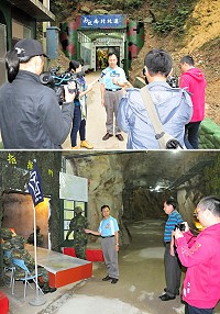 為讓更多國人認識馬祖國際馬拉松,縣府別開生面在南北坑道前舉辦記者會,縣長劉增應透過鏡頭向國人介紹這座最獨特的賽道,內部經由精心佈置,搭配各種軍中音效,充滿戰地氛圍,保證讓參賽者為之震撼。(圖/文:曹重偉)