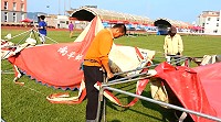 2016第2屆馬祖馬拉松賽事5日下午落幕,委辦單位6日進行福澳運動場主場地及賽道外圍硬體設施拆除。(圖:本報編輯部)