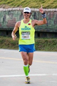 　曾在莒光服役牙醫官吳尚霖參加第2屆馬祖馬拉松全馬42公里。（圖：曹雲峰提供）