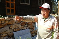 林天財侃侃而談他的開墾土地夢想,並逐步實現,展現馬祖人堅忍不拔的打拚精神。(圖/文:楊凱棻)