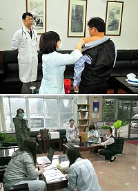 　正值流感好發季節，縣立醫院主動出擊，主動前往各單位與職場提供公費疫苗施打對象接種服務，共為89位鄉親服務，完成接種的民眾都直呼真貼心。（圖／文：曹重偉）