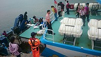 「東海明珠」19日上午7時航班在開往西莒途中發生絞纜,幸由乘客潛水夫協助,於上午八點三十分障礙排除駛往東莒。(圖/文:宋幸儒)