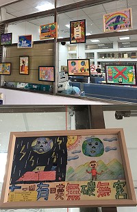 　莒光鄉公所舉辦低碳家園宣導繪畫比賽，得獎作品在鄉公所一樓展出，歡迎鄉親前往欣賞。（圖／文：宋幸儒）