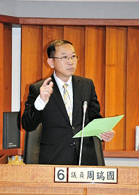 　議員周瑞國進行質詢。（圖／文：曹重偉）