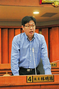 　議員林明揚進行質詢。（圖／文：曹重偉）