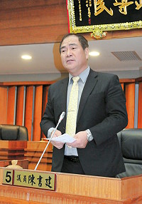 　副議長陳書建進行質詢。（圖／文：曹重偉）