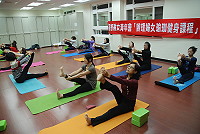 　YWCA女青年會連江分會辦理南竿場婦女瑜珈健身課程，提供地區婦女朋友休閒運動的管道。（圖／文：楊凱棻）