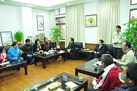 　漁業署研擬放寬雇用大陸漁工船作業規定，北竿民代、漁友再次組團陳情，表達堅決反對政策開放立場。（圖／文：馮紹夫）