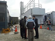 議長張永江會同東引指揮部指揮官廖建興前往東引發電廠了解機組更新、土地取得狀況。(圖:連江縣議會)