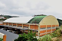 　東引鄉體育館整建工程，屋頂已經完成更新，離重新開放之日已不遠。 （圖／文：陳其敏）