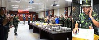 左圖:昨日下午舉辦馬防部指揮官莫又銘中將歡送茶會,氣氛溫馨感人。(圖/文:楊凱棻);右圖:馬防部新舊任指揮官交接典禮1日上午10時在梅石中正堂舉行,新指揮官楊海明在軍旅生涯中曾2至3度服役馬祖,並曾任防區砲兵營長,對馬祖很熟悉。(圖為中央社檔案照片)