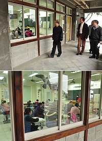 　105年特種考試地方政府公務人員考試昨天在馬祖高中登場，考試委員馮正民、監察委員蔡培村抵馬巡場，首日到考率約6成1。（圖／文：馮紹夫）