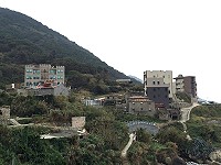 　橋仔南面山民宿一間接一間開，污水處理政府允諾明年優先納入改善擴充。（圖／文：陳鵬雄）