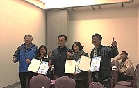 環保局表揚年度環保志工,張華妹女士、陳春開先生,以及林玉霞女士,獲頒年度榮譽志工。(圖:環保局提供)