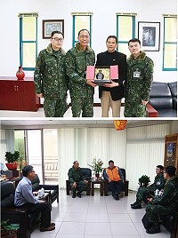 (上圖)王處長致贈指揮官紀念品。(下圖)楊指揮官拜訪南竿鄉公所。(圖/文:謝佳熹)
