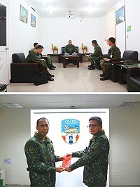 (上圖)楊指揮官聽取支援營工作簡報。(下圖)楊指揮官頒發團體加菜金。 (圖/文:范智傑)