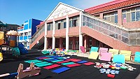 　東引鄉公共托育中心、東引國中小附設幼兒園相繼有幼童感染腸病毒而實施停課。停課期間，園方全面進行消毒。（圖／文：陳其敏）