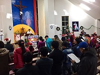 昨晚平安夜,南竿天主教友們齊聚馬港天主堂,以莊嚴、肅穆、喜悅的心情共同舉行子夜彌撒。(圖/文:曹重偉)