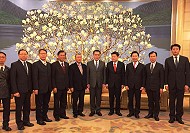 　北京特展推介會24日開幕，北京副市長王寧（右5）23日晚間在北京飯店與台灣8縣市代表團會面。（圖：馬祖酒廠實業公司提供）