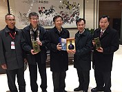 府會首長24日馬祖高粱酒北京特展行,最後1站實地走訪北京市台灣同胞聯誼會,黨組書記王蘭棟(中)、副會長鄭大(左2)允諾全力支持馬祖旅遊宣傳及馬祖高粱酒展銷活動。(圖:連江縣政府觀光局)