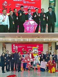 馬祖擺暝文化祭正式啟動!縣府28日下午特在台北松山機場國內線大廳舉辦「2017馬祖擺暝文化祭啟動記者會」,連江縣長劉增應、立法委員陳雪生、議長張永江等來賓及各大旅行社代表共同推薦冬季到馬祖體驗擺暝活動。(圖:連江縣政府文化局)